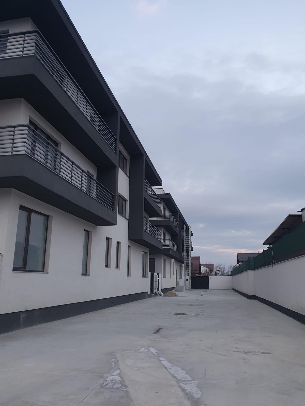 مجمع فيلل رومانيا - منظر خارجي ٤